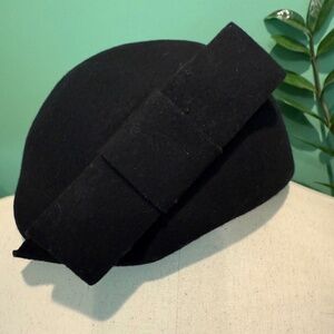 Vintage wool felt hat with bow detail